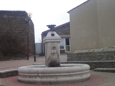 Trves, petite fontaine du village