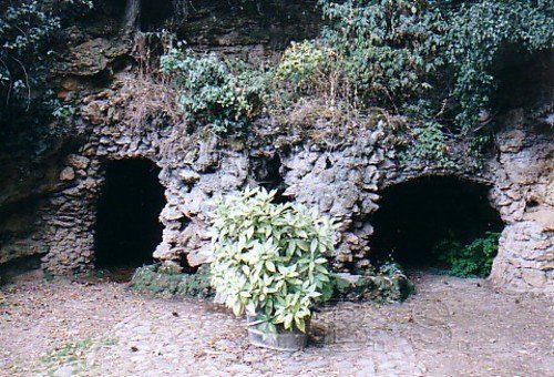 La grotte  double entre de Campagne-sur-Aude, source