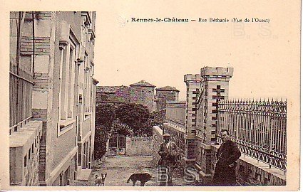Rennes-le-Chteau, l'abb Saunire devant la villa Bthania